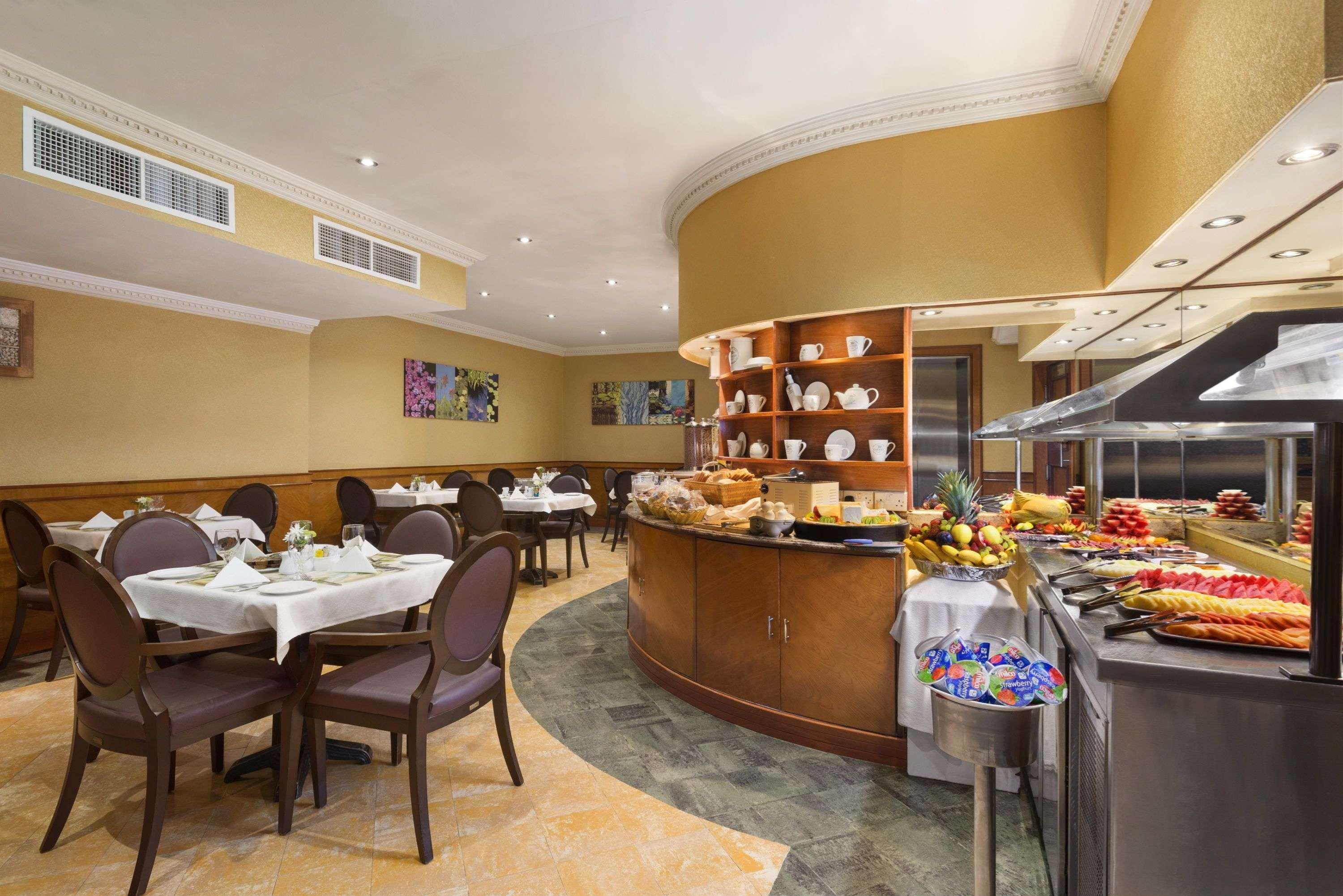 Howard Johnson By Wyndham Abu Dhabi Downtown Exterior foto